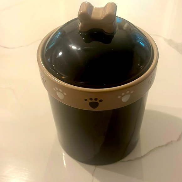 Ceramic Pet Treat canister with sealed lid with 🐾 and 🦴 design - Picture 2 of 7